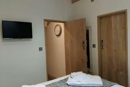 Skittles - Charming One Bedroom Apartment - Parking - Easy Access To Bath Box  Luaran gambar