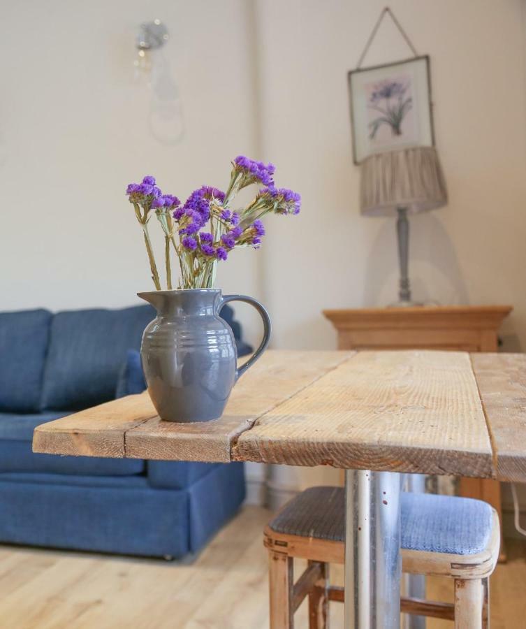 Skittles - Charming One Bedroom Apartment - Parking - Easy Access To Bath Box  Luaran gambar