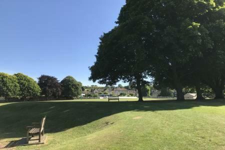 Skittles - Charming One Bedroom Apartment - Parking - Easy Access To Bath Box  Luaran gambar